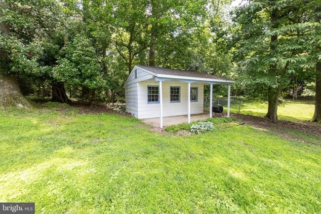 Building Photo - 704 Kings Ln