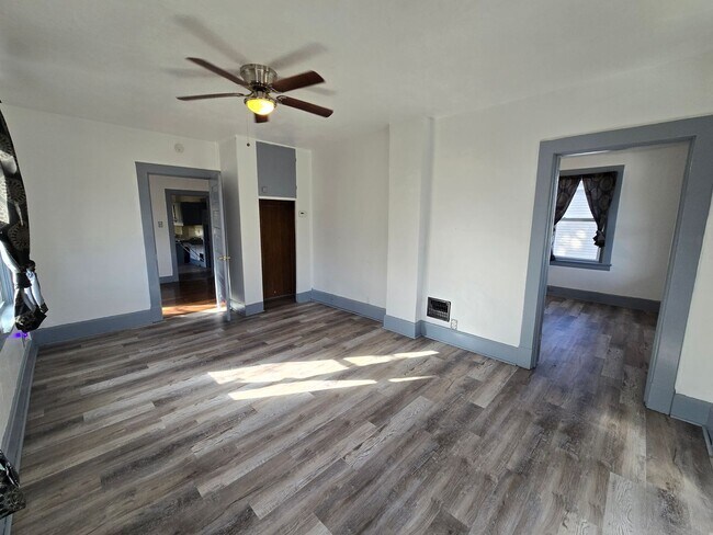 Building Photo - mad5865