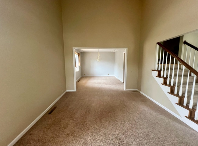 Building Photo - Spacious 4-Bed Retreat with Guest Suite & Fireplace