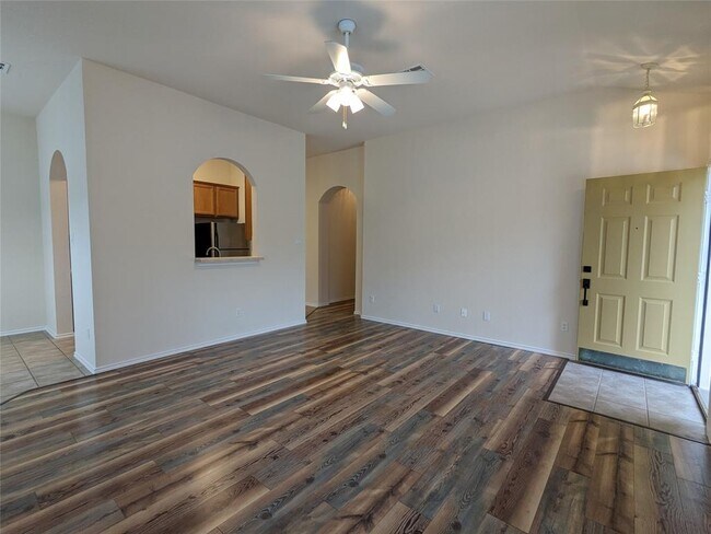 Building Photo - 16100 S Great Oaks Dr