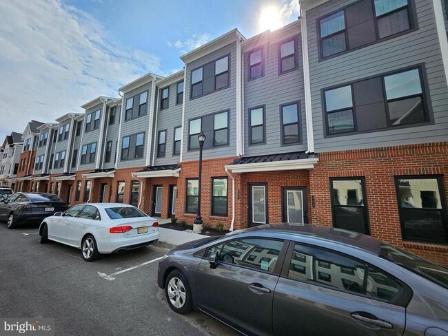 Building Photo - 606 Parker Blvd