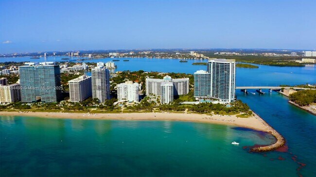 Building Photo - 10275 Collins Ave