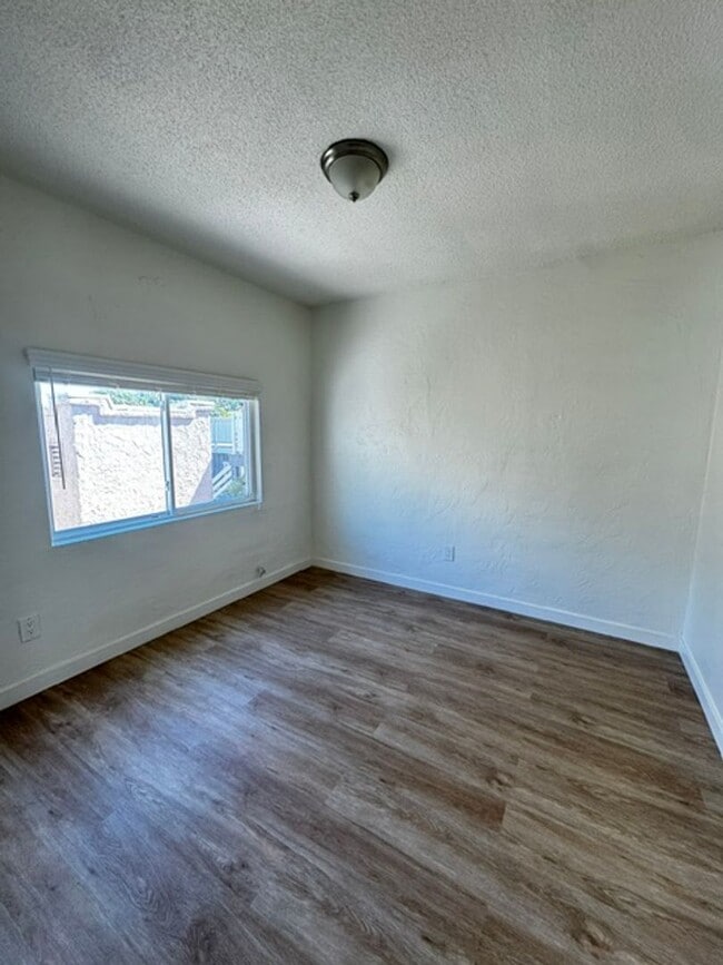 Building Photo - 2 Bedroom Beach cottage in Ventura