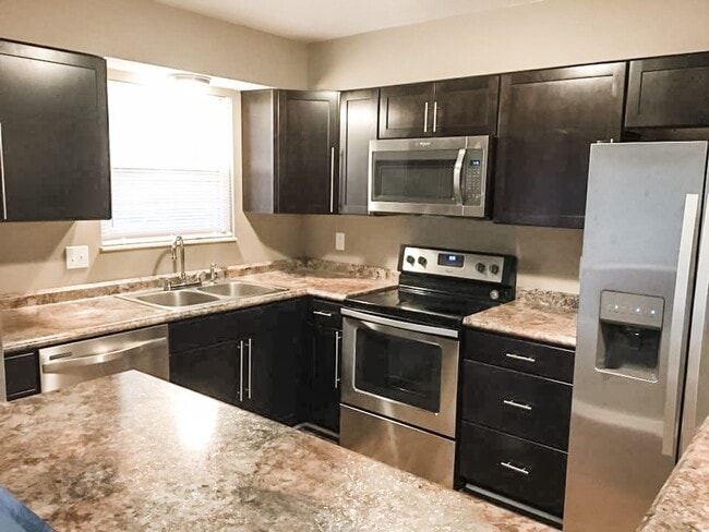 Building Photo - 4 Bedroom 2.5 Bath in Farmington Subdivision