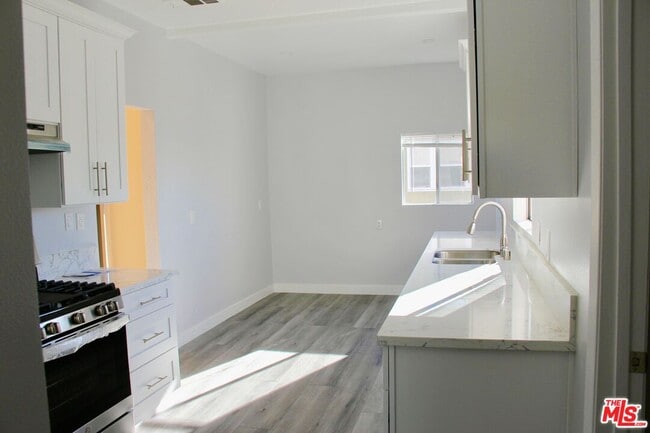 Building Photo - 1239 S Hudson Ave