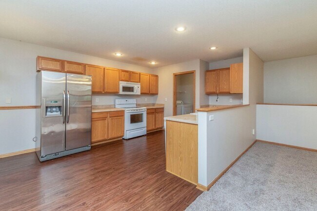 Building Photo - FULLY FENCED IN YARD!! 3 Bedroom, 2.5 Bathroom Home in Ankeny