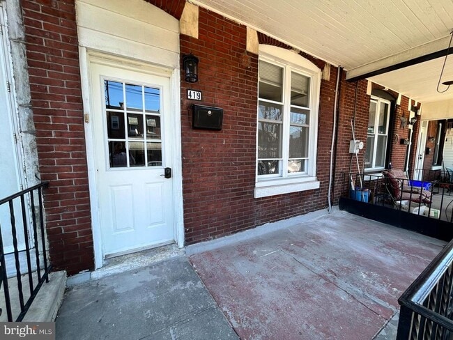 Building Photo - 419 Markle St