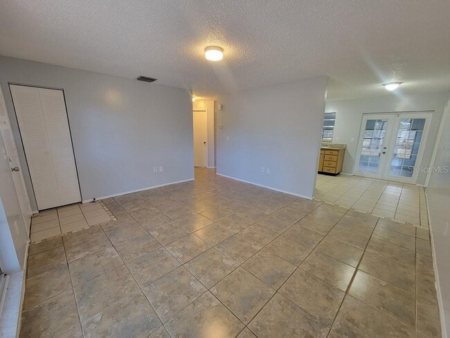 Building Photo - 6922 Westend Ave