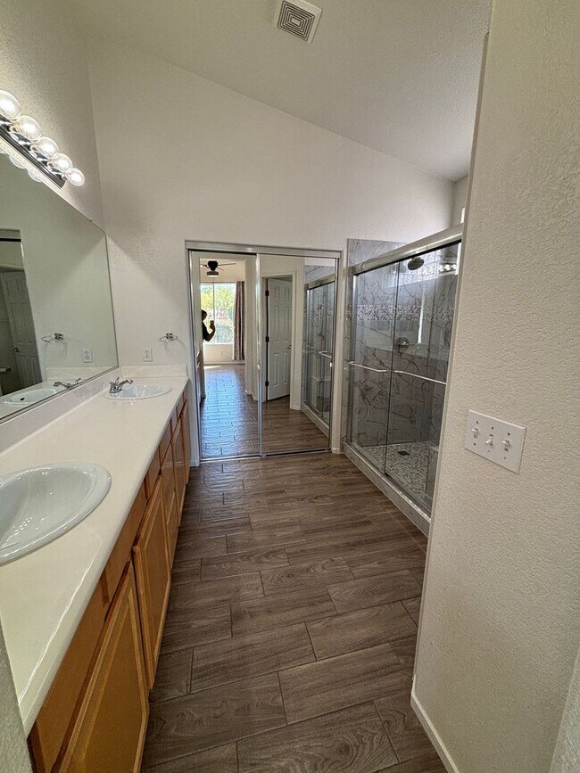 Building Photo - Seven Hills Single-Story 3 Bed 2 Bath Scenic Greenbelt Views