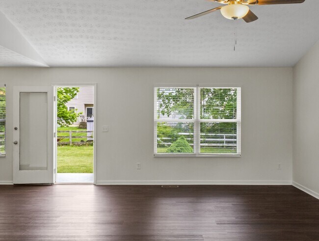 Building Photo - 556 Weeping Willow Ln