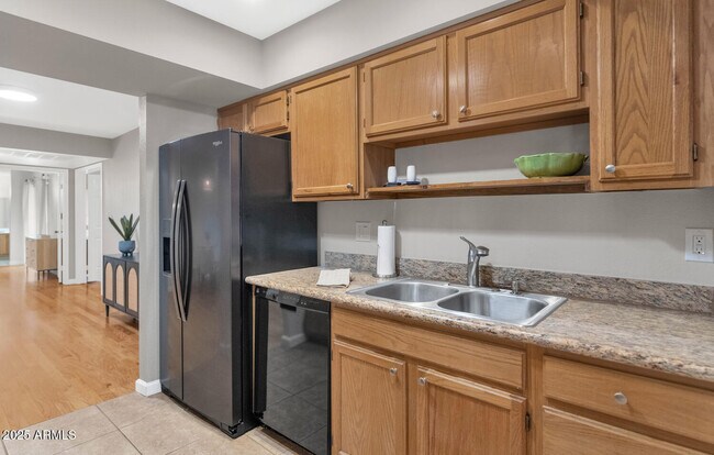 Building Photo - 9445 N 94th Pl