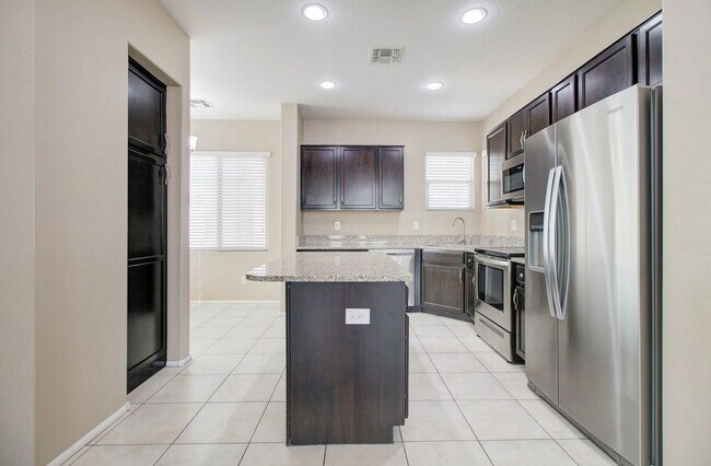 Building Photo - 2014 N 77th Dr