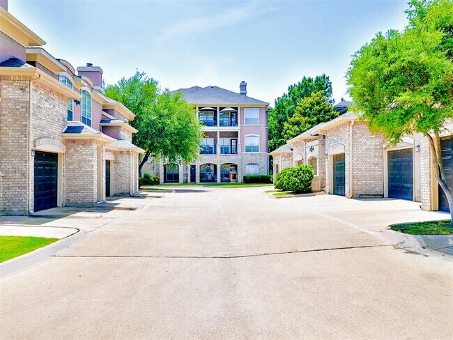 Building Photo - Bentley Place Apartments