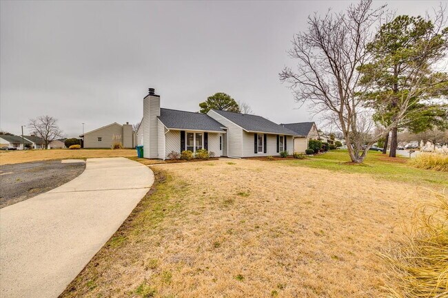 Building Photo - "Fully Furnished Charming 3-Bedroom Home i...