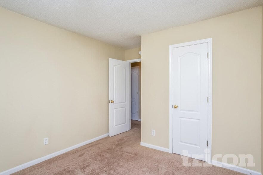 Building Photo - 653 Windy Way