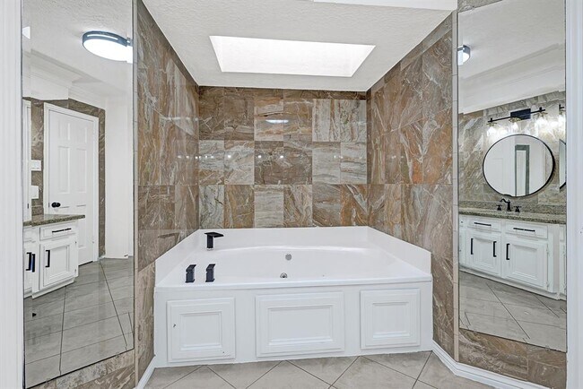 Building Photo - 15618 Banty Falls Ct