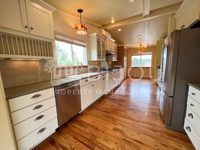 Building Photo - Corner Lot Multi-Level Home