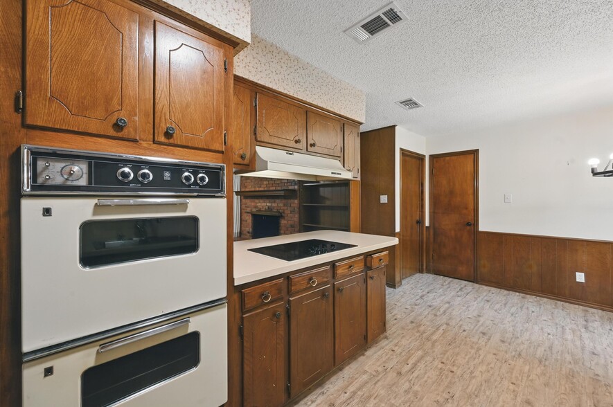 Building Photo - 2221 Prince John Dr