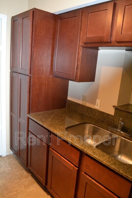 Building Photo - 4401 Thornbriar Ln