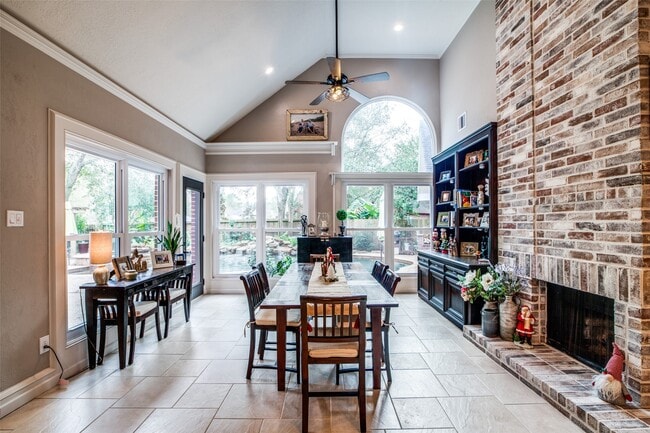 Building Photo - 7 Deer Lake Ct