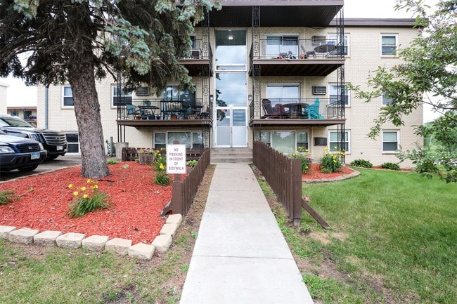 Building Photo - 380 Larpenteur Ave W