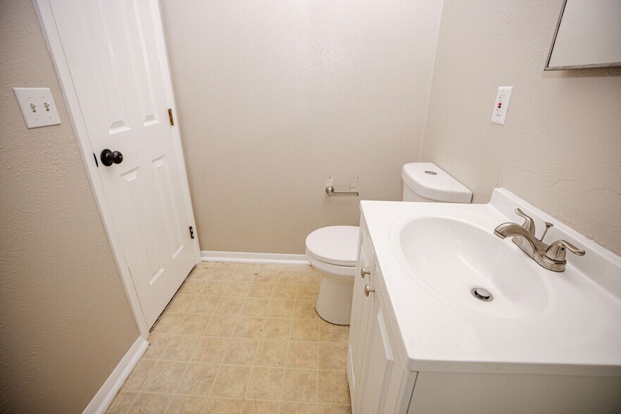 Bathroom #2 - 6730 Hill Ave
