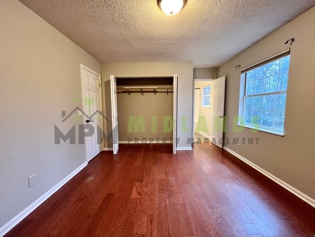 Building Photo - 844 Bentley Dr