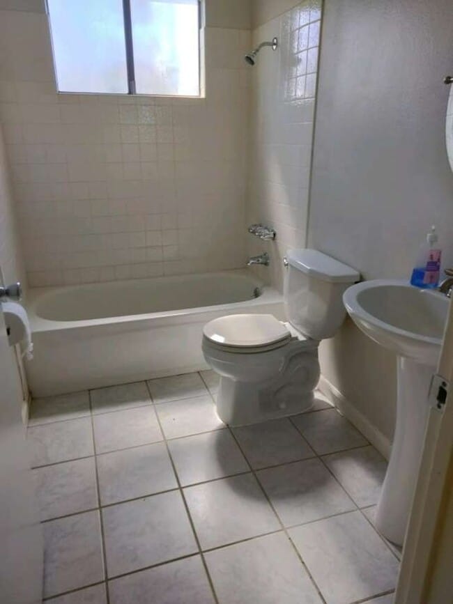 Building Photo - Beautiful 3/2 Home in Great Neighborhood!!