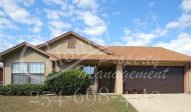 Building Photo - AVAILABLE NOW!
