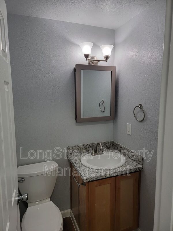 Building Photo - 3141 N Shore Dr SE