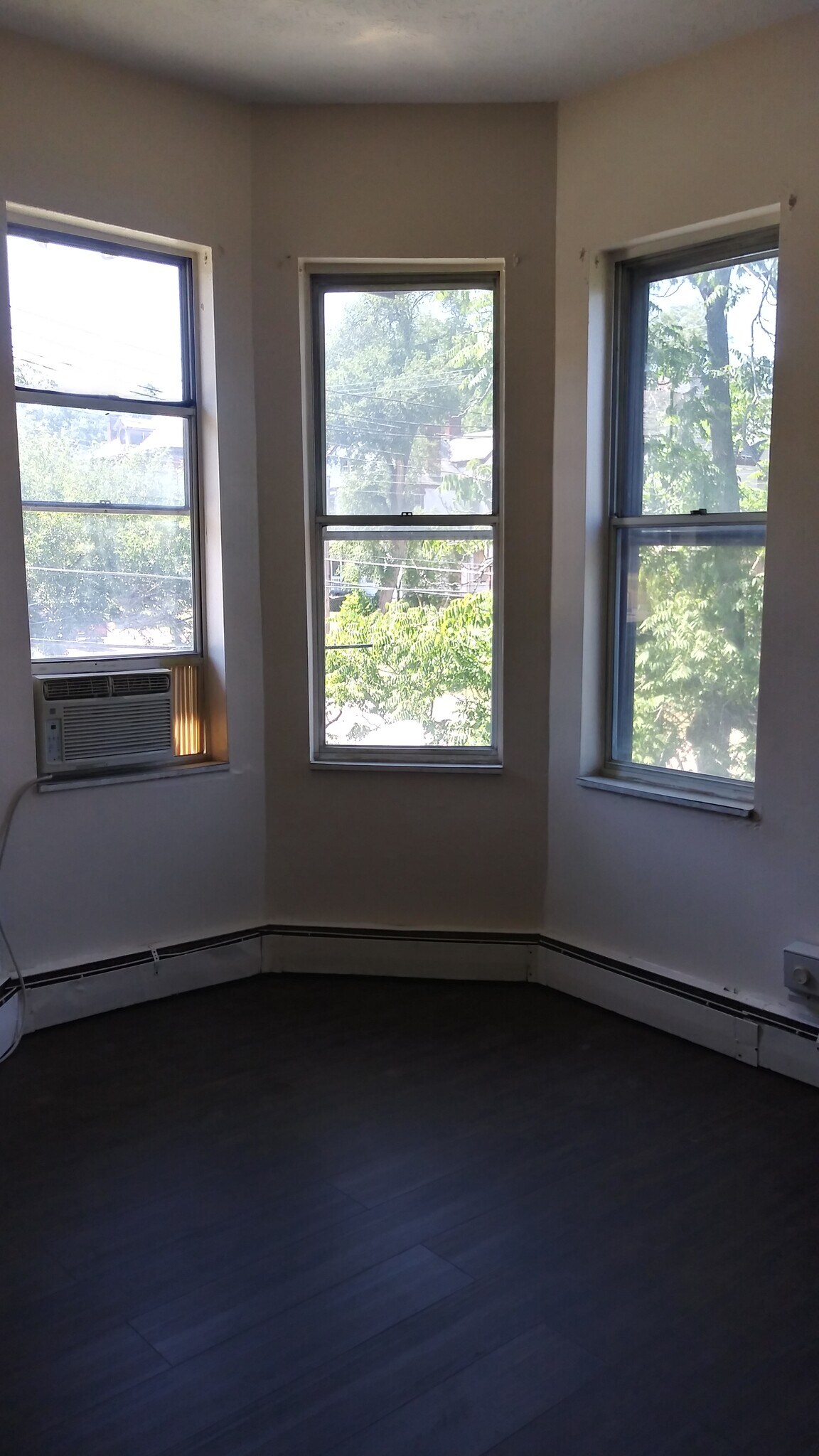 Building Photo - 325 McGregor Ave