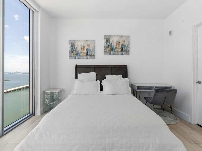 Building Photo - 2900 NE 7th Ave