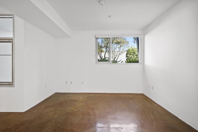 Building Photo - 4111 W Sunset Blvd