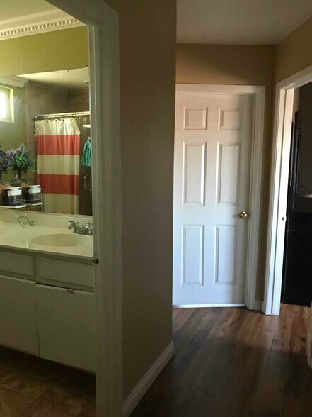 Building Photo - 10745 Champagne Rd