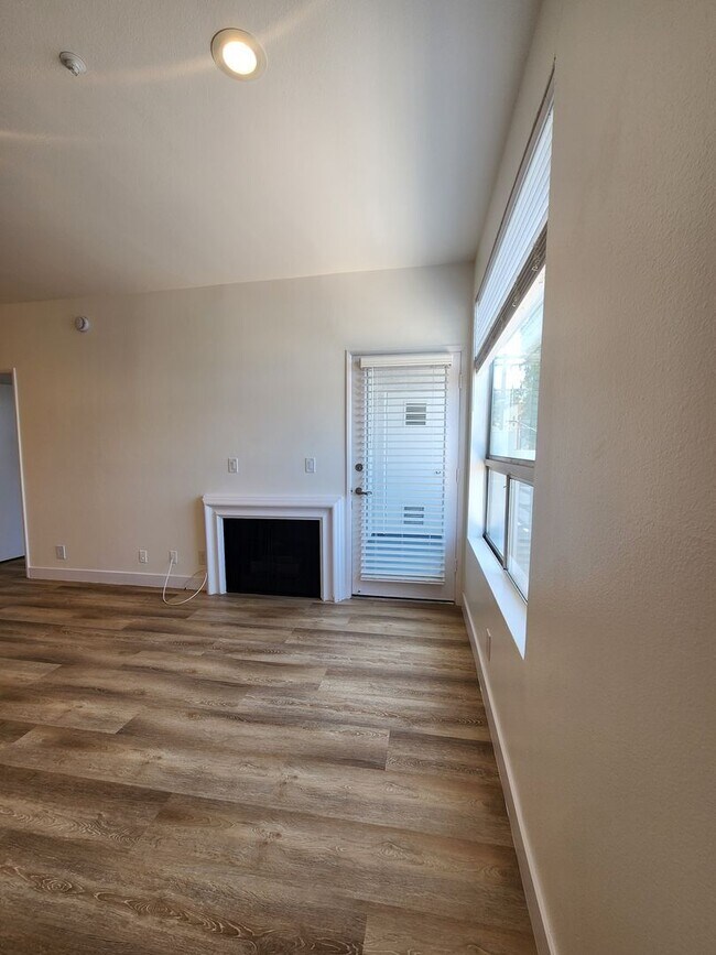 Building Photo - 14515 Dickens St