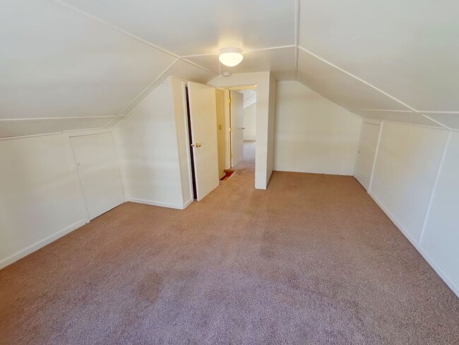 Building Photo - Free 1st month rent! 5 bedroom house near ...