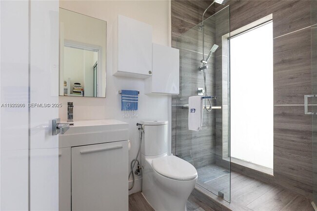 Building Photo - 1150 98th St