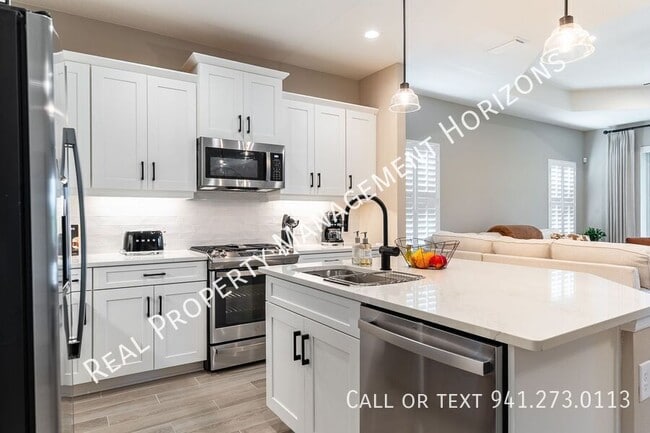 Building Photo - 2321 Blue Mahoe Ln