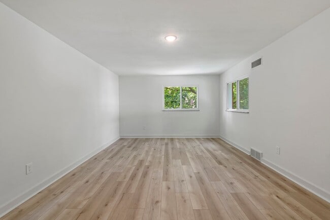 Building Photo - READY FOR MOVE IN! Don't miss this STUNNING, FULLY RENOVATED 3 bedroom in McKeesport!