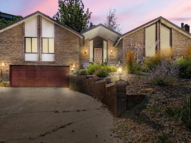 Building Photo - 412 E Canyon Estates Cir