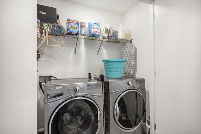 Building Photo - 301 Valley St