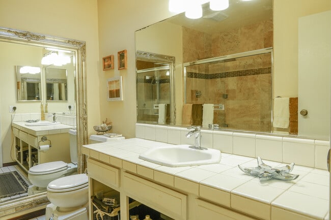 Building Photo - Furnished Single Story Home West of the Freeway