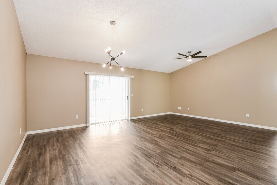 Building Photo - 547 Brentford Ct