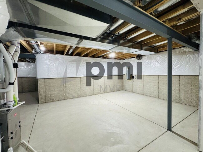 Building Photo - 5749 Shadowfair Ln