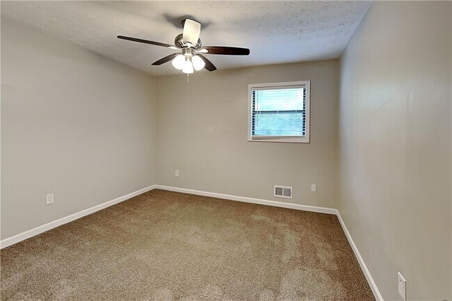 Building Photo - 1341 Rhododendron Dr NW