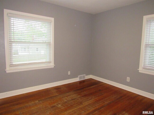 Building Photo - 1126 W Lombard St