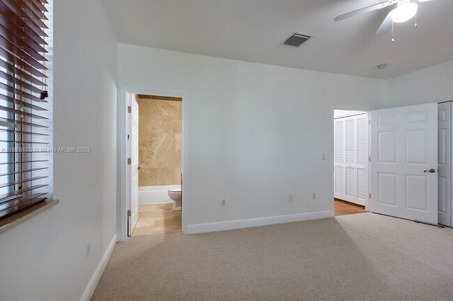 Building Photo - 2913 SW 30th Ct