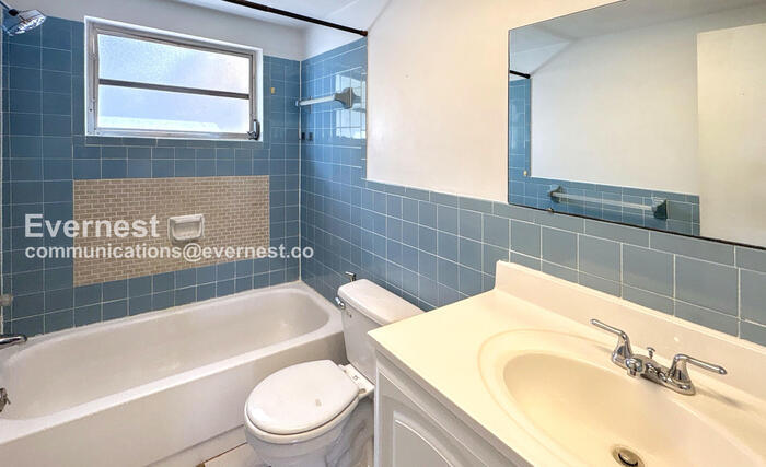 Building Photo - 5912 Della Dr