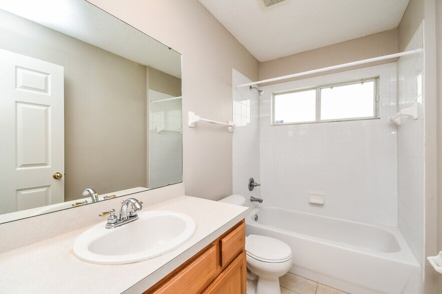 Building Photo - 9135 Prosperity Lake Dr