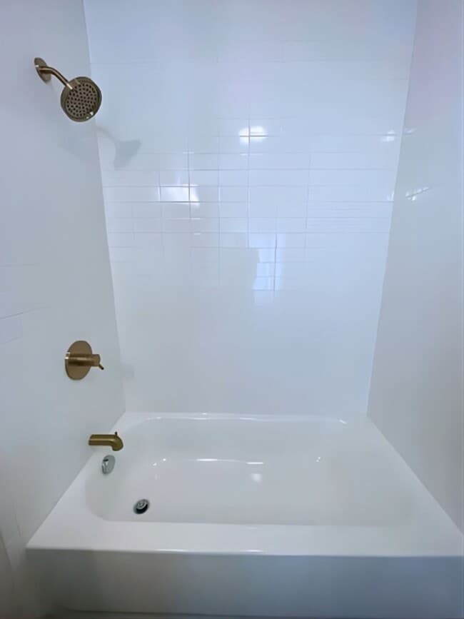 Building Photo - Modern & Spacious 3BR Home with Trendy Design Features and Large Yard!